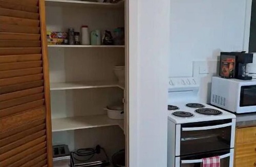Murrumbeena House | Lovely home away from home, double garage for 2 cars.