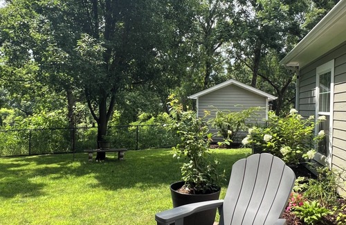 Muskogee House | Lovely home in country setting nestled on a hill overlooking creek and greenbelt