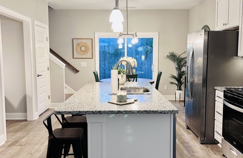 Wilmington House | Lovely Home in Downtown Wilmington, Minutes to restaurants, Riverwalk & Beaches!