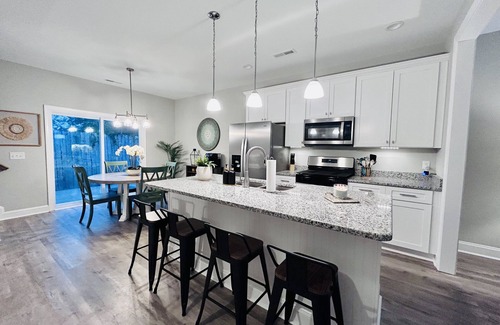 Wilmington House | Lovely Home in Downtown Wilmington, Minutes to restaurants, Riverwalk & Beaches!