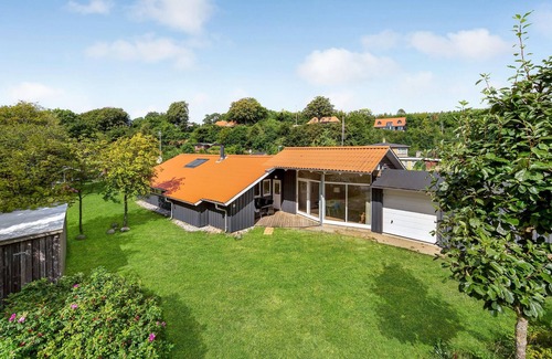 Lyngsbæk Strand House | Lovely home in Ebeltoft with sauna