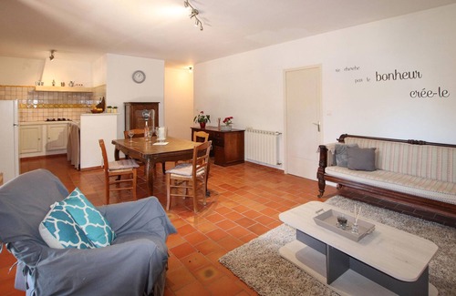 Fox-Amphoux House | Lovely home in Fox Amphoux with kitchen