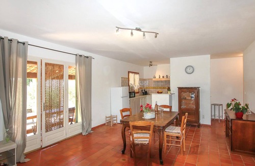 Fox-Amphoux House | Lovely home in Fox Amphoux with kitchen