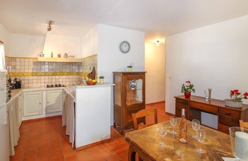 Fox-Amphoux House | Lovely home in Fox Amphoux with kitchen