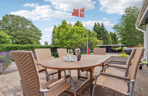 Hejlsminde Strand House | Lovely home in Hejls with WiFi
