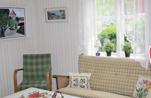 Kappelshamn House | Lovely home in Lärbro with kitchen