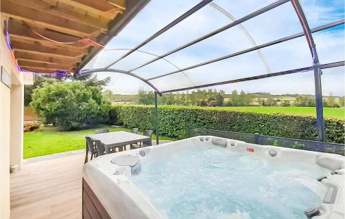 Ledinghem House | Lovely Home In Ledinghem With Kitchen