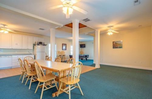 Hatteras Condo | Lovely home in oceanfront location with central AC, access to pool/hot tub