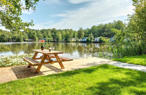 Oosterwolde House | Lovely home in Oosterwolde with WiFi