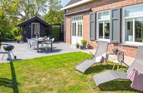 Municipality of Borsele House | Lovely home in Ovezande with sauna