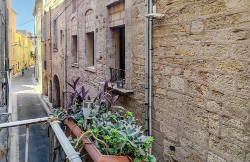 Pezenas House | Lovely home in Pézenas with WiFi