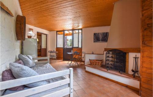 Santa Venerina House | Lovely Home In Santa Venerina With Wifi