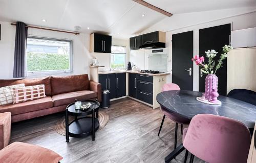 Tzummarum House | Lovely Home In Tzummarum With Wifi