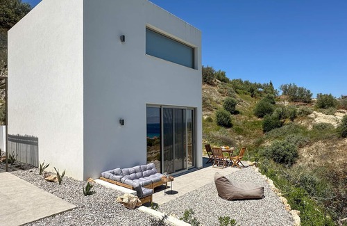 Evrostina House | Lovely home in Xylokastro with WiFi