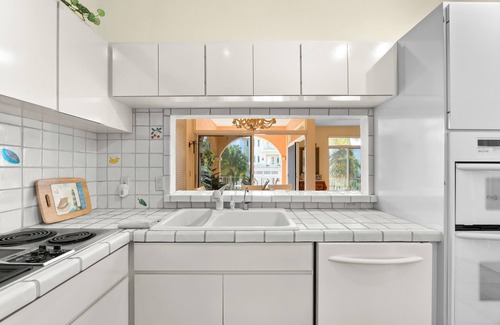 Siesta Key Village Condo | Lovely Home Near Siesta Key Village