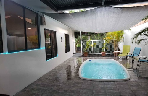 Parrita House | LOVELY HOME - PRIVATE POOL - PING PONGnPERFECT FOR SNOWBIRDSnSEE YOU SOON!