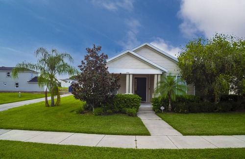 Trafalgar Village House | Lovely Home w/private pool near Disney & Universal