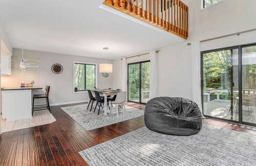 Stevensville House | Lovely home with firepit, W/D, fast WiFi, & huge dog-friendly yard
