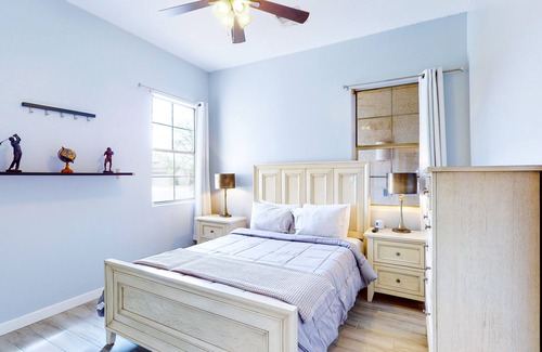 Chandler House | Lovely home with pool, enclosed yard, central AC, & washer/dryer