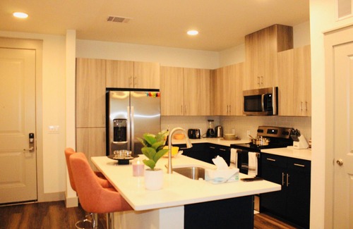 Dallas-Fort Worth Metroplex DFW Apartment | Lovely Homes +Balcony View +Pool+ GYM & Free Parking