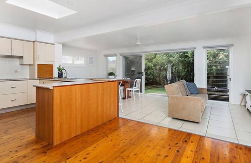 Kiama Downs House | Lovely house only a shot stroll from Jones beach!