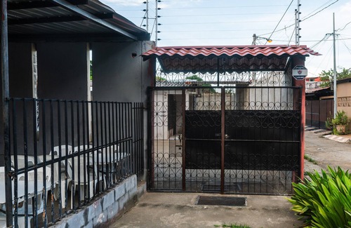 Managua House | Lovely house with AC in charming Managua 1 bedroom room