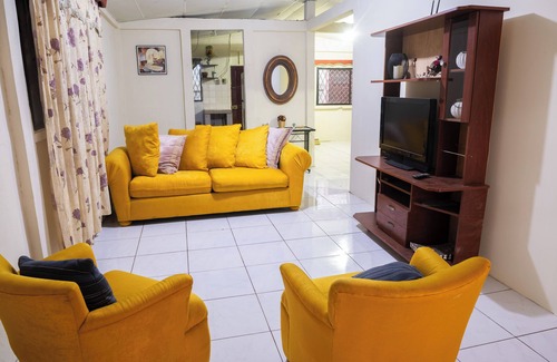 Managua House | Lovely house with AC in charming Managua 1 bedroom room
