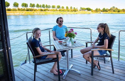 Ophoven House | Lovely houseboat in Kinrooi with terrace