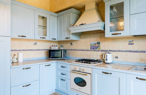 Borghetto Santo Spirito Villa | Lovely apartment in villa for 5 people with A/C, WIFI, pool, terrace and pets allowed