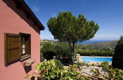 Collesano Villa | Lovely apartment in villa with WIFI, pool, A/C, TV, terrace and panoramic view, close to Cefalù