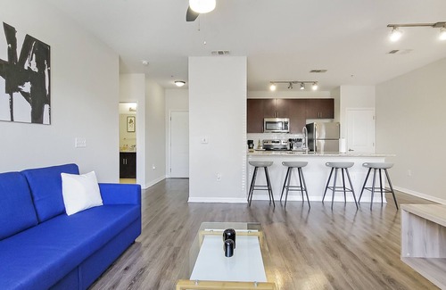 Town N County Park Apartment | Lovely King Suite with Pool and Gym Near Beaches