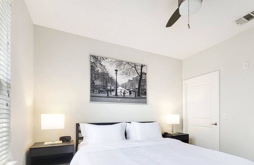 Town N County Park Apartment | Lovely King Suite with Pool and Gym Near Beaches