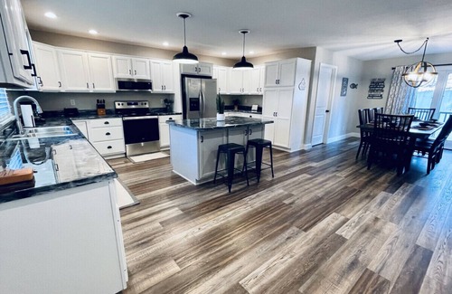 Gilbertsville House | Lovely KY Lake Home w/Fire Pit & Dock