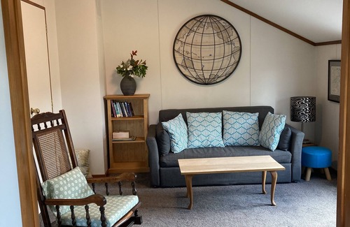 Albert Town Apartment | Lovely Laggan Loft !