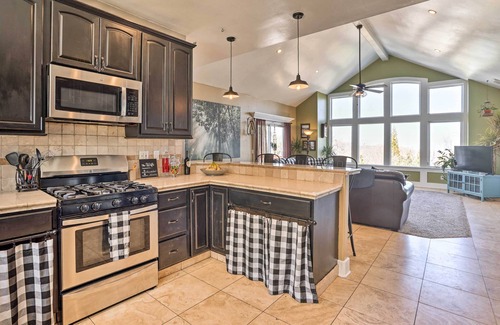 Lake Arrowhead Cottage | Lovely Lake Arrowhead Home w/Private Hot Tub