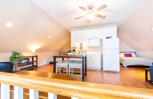 Lake Oconee House | Lovely Lake Escape on Lake Oconee with game room, hot tub and fire pit