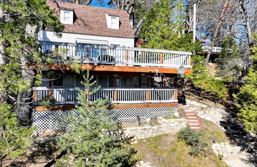 Cedar Glen Cabin | Lovely Lake View 4 BR Cabin w/Large Kitchen & Deck.