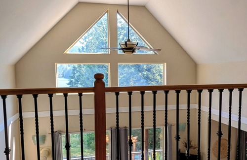 Otter Point House | Lovely large Lakehouse with breathtaking views in peaceful surroundings in Sooke