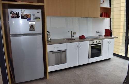 Melbourne Central Business District Apartment | Lovely Light-Filled Apt in the Heart of CBD!