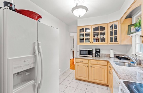 North Ridge House | Lovely light-filled house in award-winning Alexandria [10 mins to airport/DC]