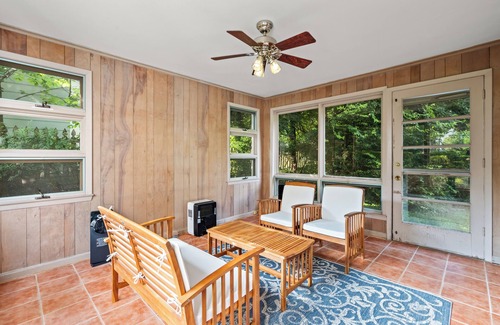 North Ridge House | Lovely light-filled house in award-winning Alexandria [10 mins to airport/DC]