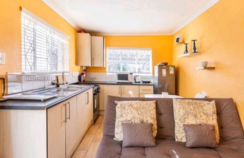 Linden Apartment | Lovely Linden Cottage with Solar Inverter