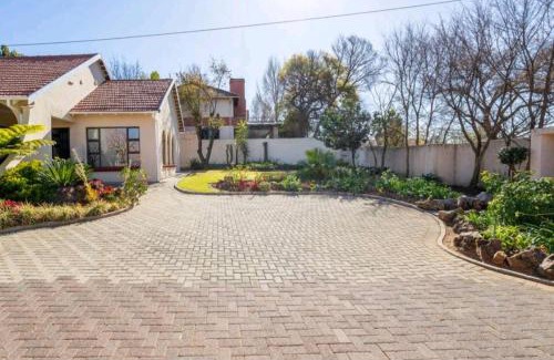 Linden Apartment | Lovely Linden Cottage with Solar Inverter