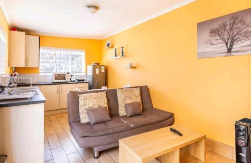Linden Apartment | Lovely Linden Cottage with Solar Inverter