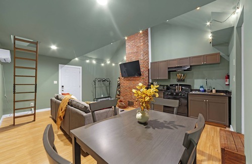 Tulsa House | Lovely Little Loft-Style 2-Bedroom in Tulsa