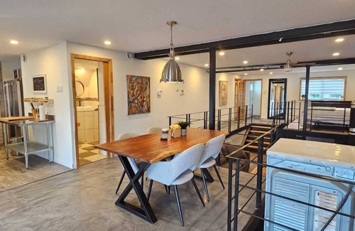 Laval-des-Rapides Apartment | Lovely loft on the water, with free parking. Pet-Friendly!