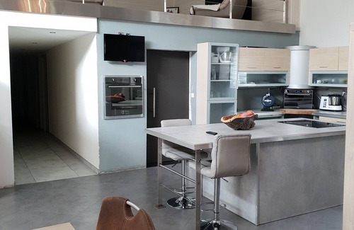 Le Creusot Villa | Lovely loft with private pool