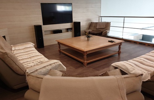 Le Creusot Villa | Lovely loft with private pool