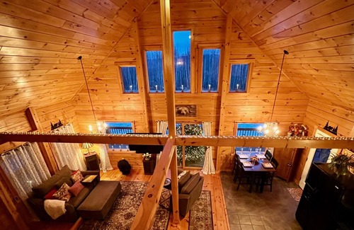 Campton House | Lovely log cabin with hot tub!