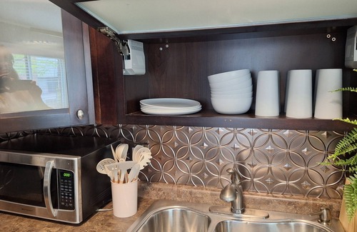Downtown Knoxville Apartment | Lovely Lower-Level 2-bedroom apartment close to UT and medical facilities.